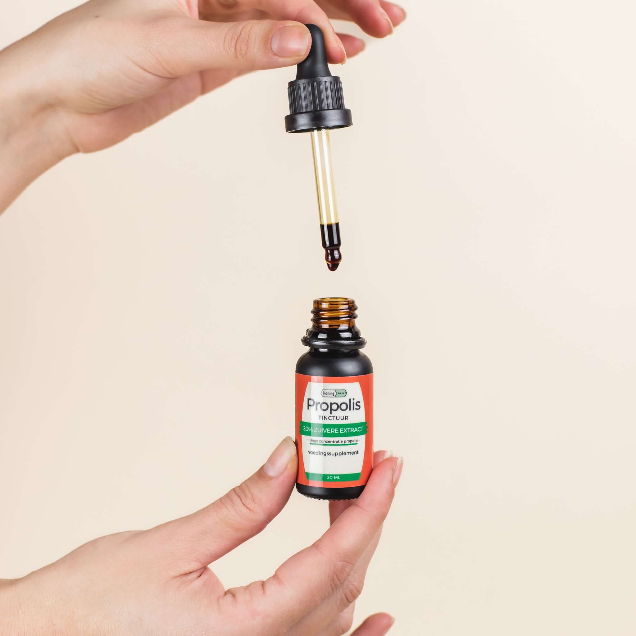 Propolis Tinctuur 20% - geconcentreerd extract (200mg/ml), flesje 20 ML - Honingdirect Propolis Tinctuur 20% - geconcentreerd extract (200mg/ml), flesje 20 ML - Honingdirect