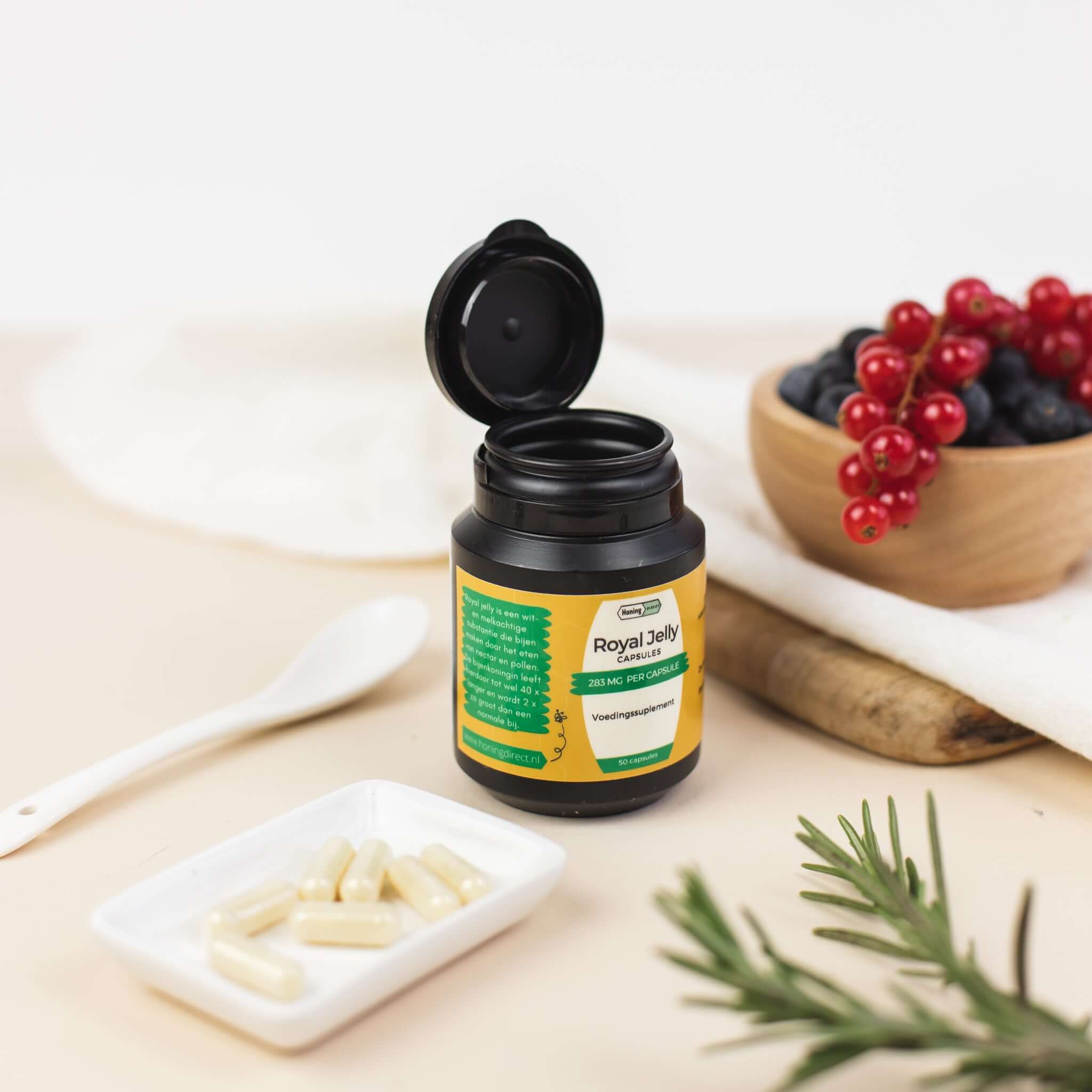 Royal Jelly capsules - pot met 50 capsules van 283 mg gevriesdroogde koninginnegelei van Honingdirect. Royal Jelly capsules - pot met 50 capsules van 283 mg gevriesdroogde koninginnegelei van Honingdirect.