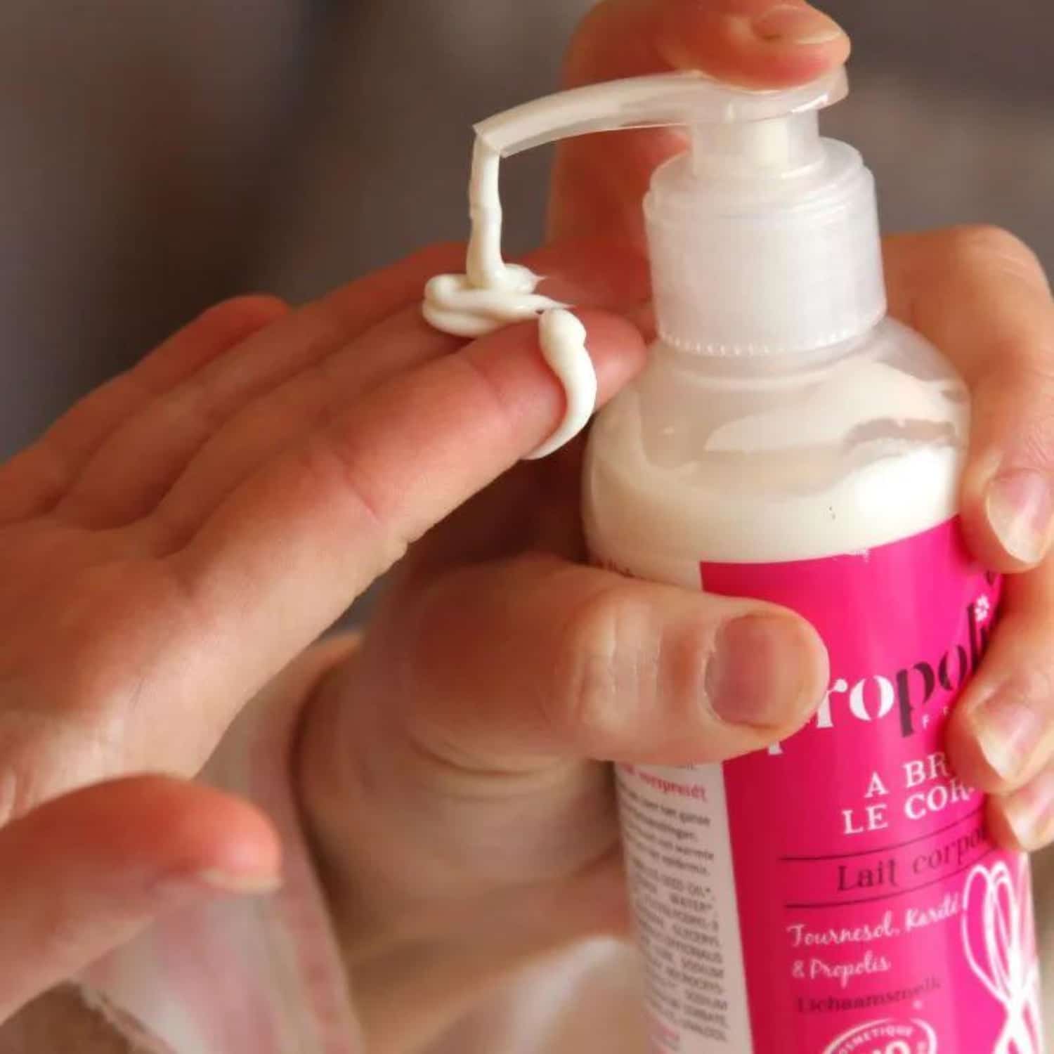 Bodylotion propolia in gebruik Bodylotion propolia in gebruik