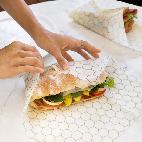 Herbruikbare bijenwas wikkelrol – grote maat (33x91 cm) – duurzaam alternatief voor plastic huishoudfolie, biologisch katoen met honingmotief